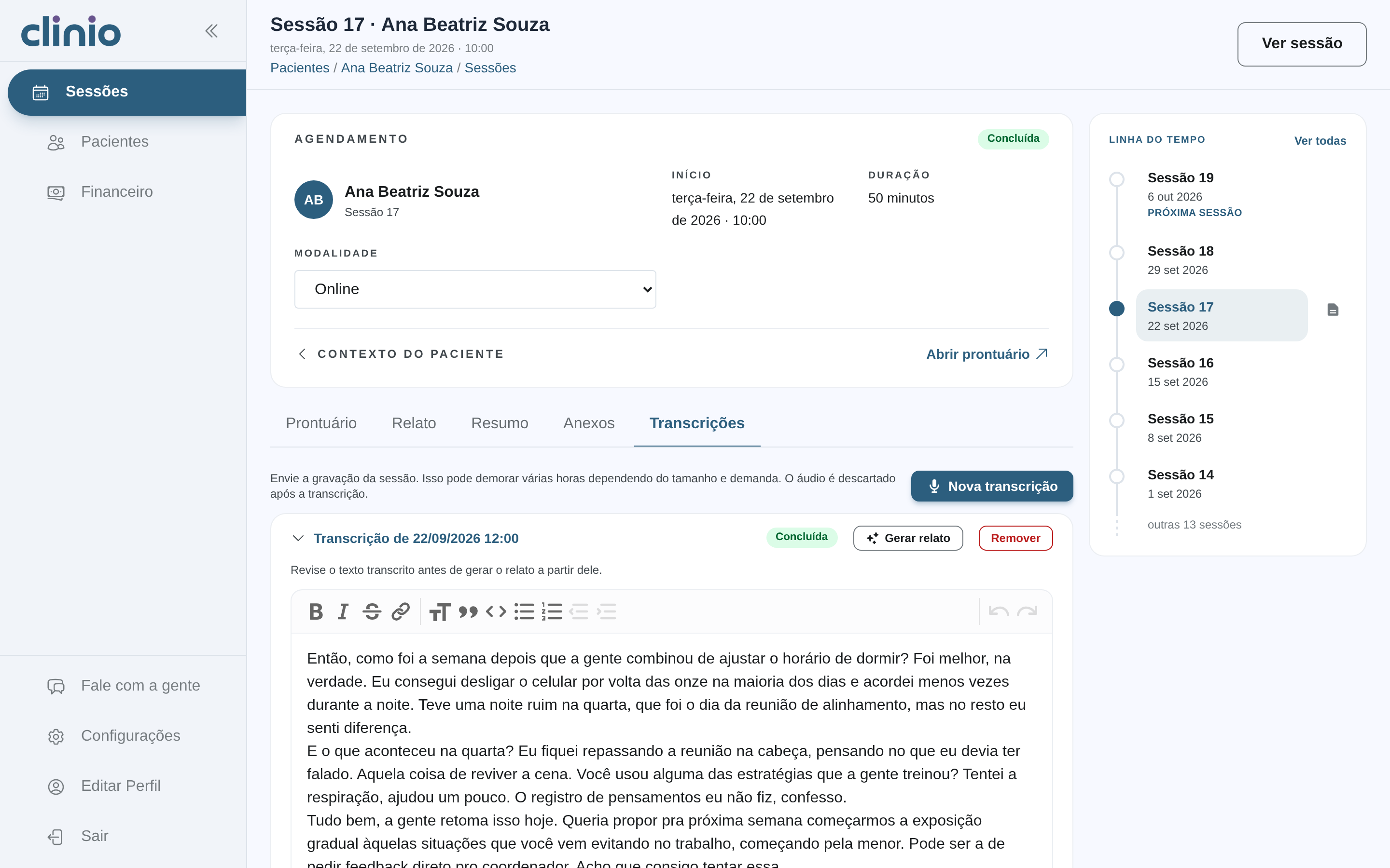 Aba de transcrições de uma sessão, com a transcrição concluída aberta para revisão.